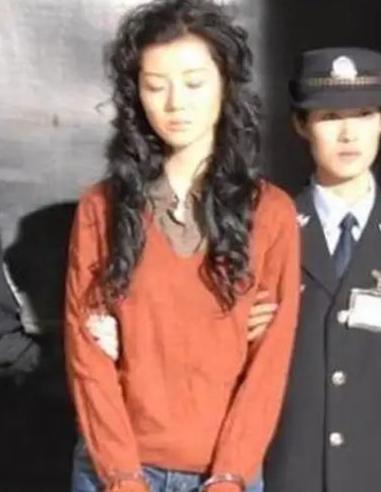 2005年，毕丽梅被判死刑，行刑过后遗体被送往火葬场等候火化。谁也没想到，工作