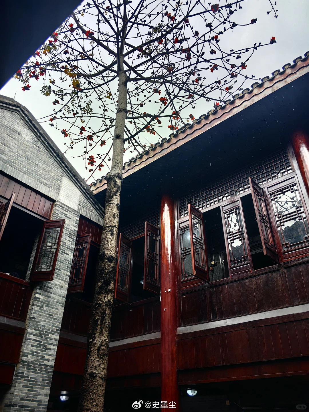 缅怀先烈：南宁邓颖超纪念馆走近纪念馆，缅怀先烈。1904年2月4日，在红棉花开的