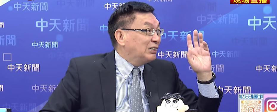 苑举正教授：“我在这里预测一下哦，三十天以内，天空上可能会有空战发生。”小胖哥