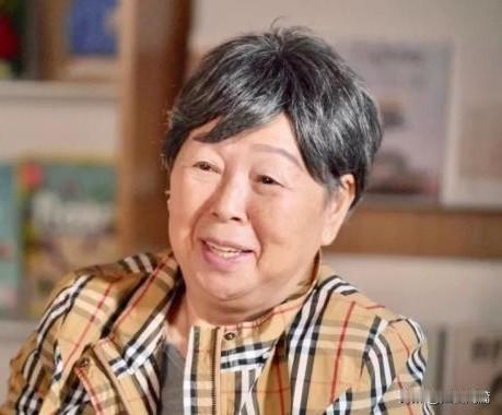 高晓松这个继父可真的够低调了，网上连个照片儿也找不到！黄二陶，也就是高晓松