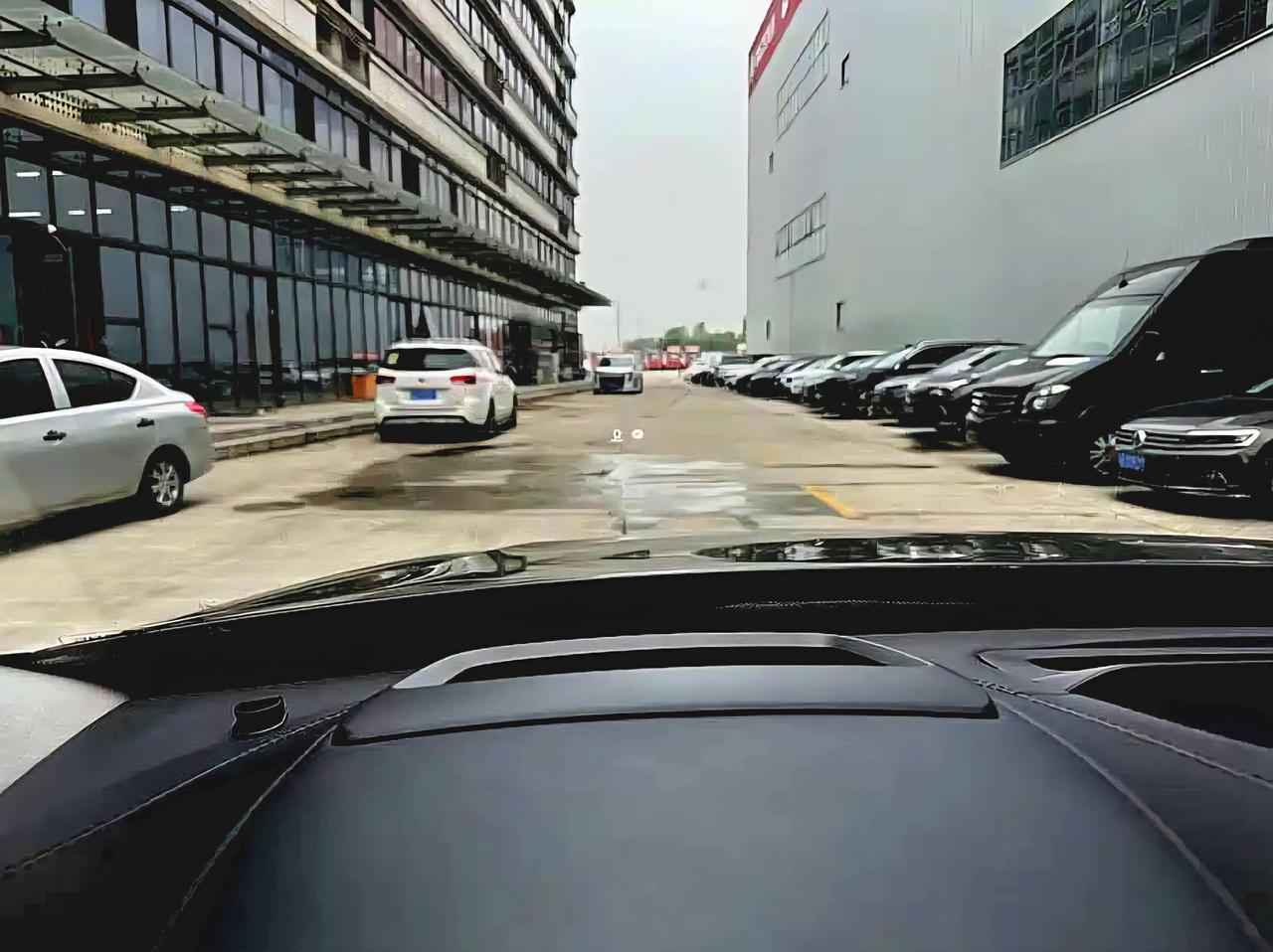 前几天大家都知道了，油价涨上来了。然后今年的汽车市场遭遇了一次巨变。全面转向新能