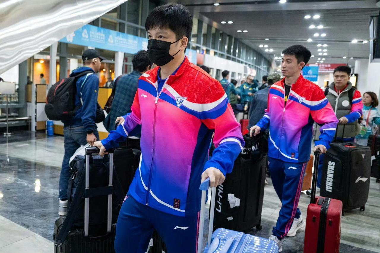 全运会，上海乒乓球队出发，樊振东在内，知道他非常厉害，金牌数量也是保持第一多记录