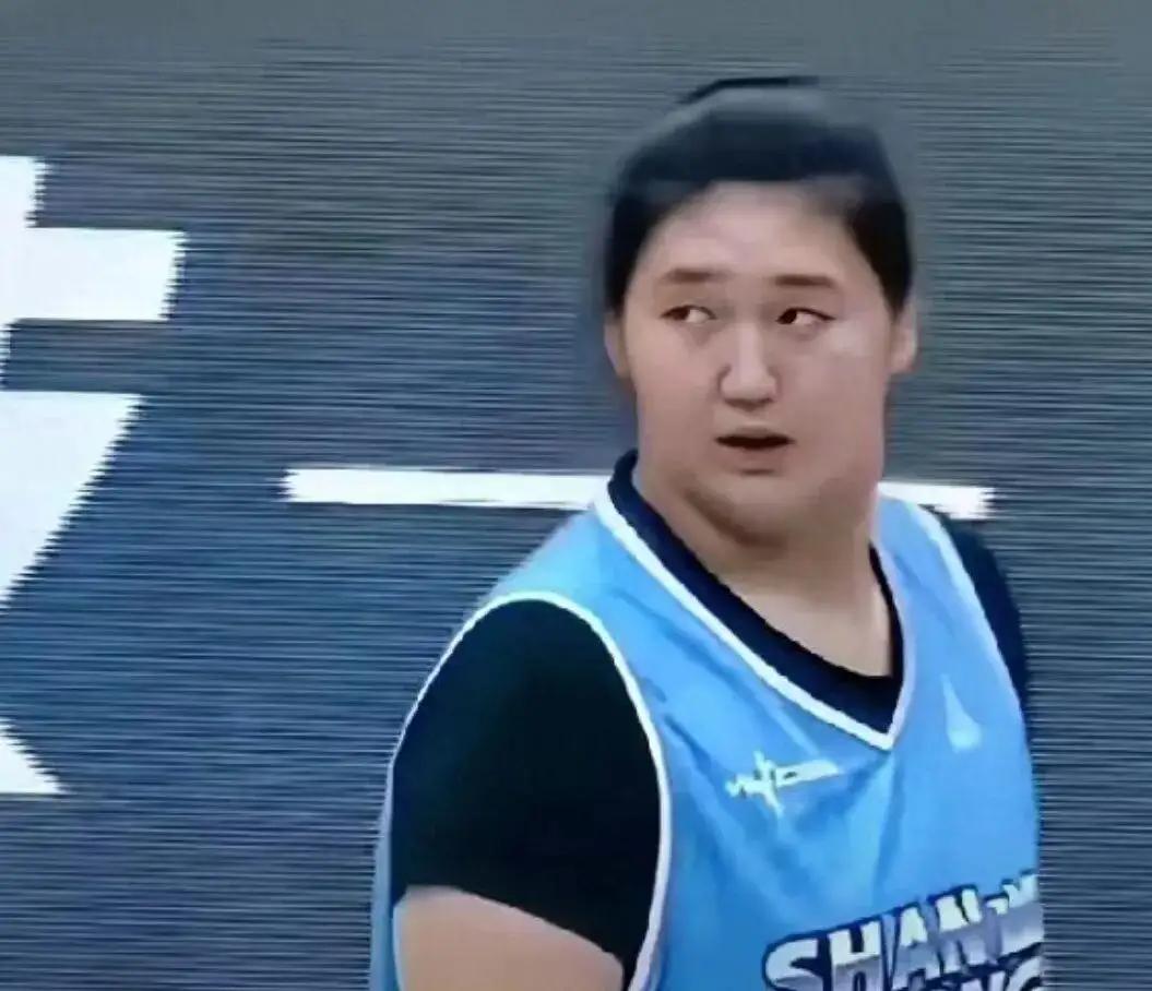 中国女篮联赛中18岁新星张子宇在山东对江苏的比赛中没有出场，而且山东队经过加时赛