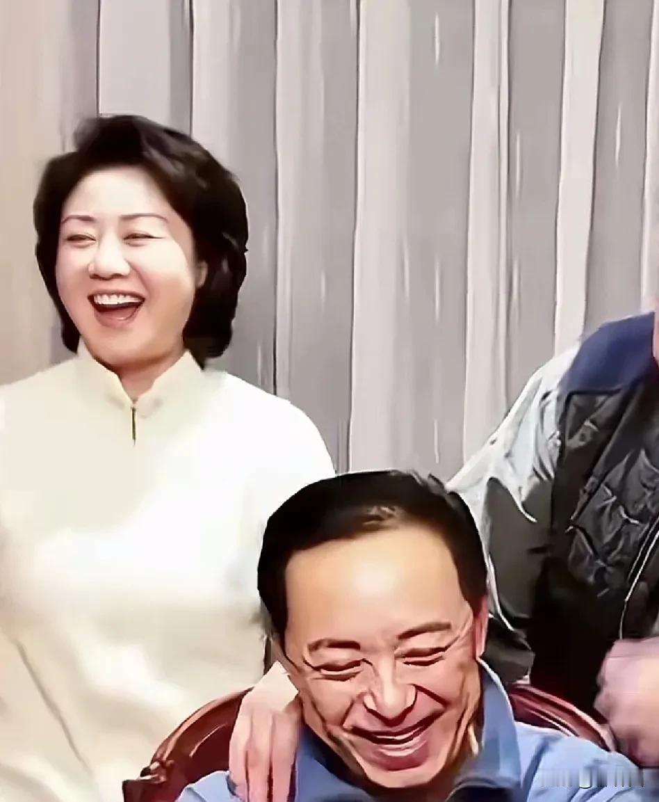 “鲤鱼”，虽然我不知道他俩经历了什么，但是他们走到一起，一定经过了千难万险。照片