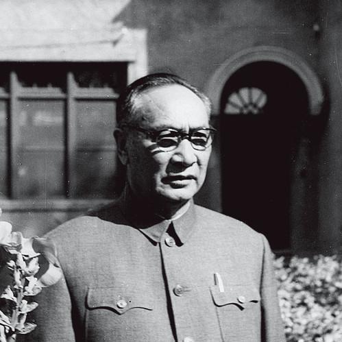 1950年，云南刚解放没多久。一场干部会议上，职位宣布完毕，卢汉愣住了。