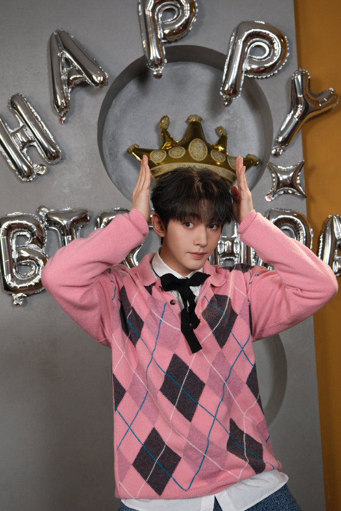 新浪娱乐又换邓为头像了愚人节的正确打开方式！换上了的限定头像，在线蹲一个合照大