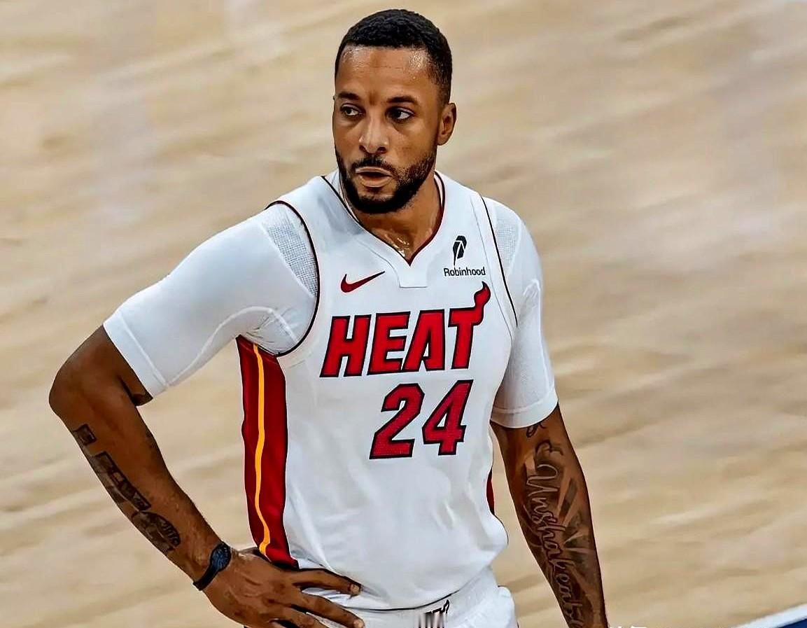 鲍威尔:登哥，听说勇士不好打？哈登点头：嗯，我带队抗勇次数多，确实难搞。