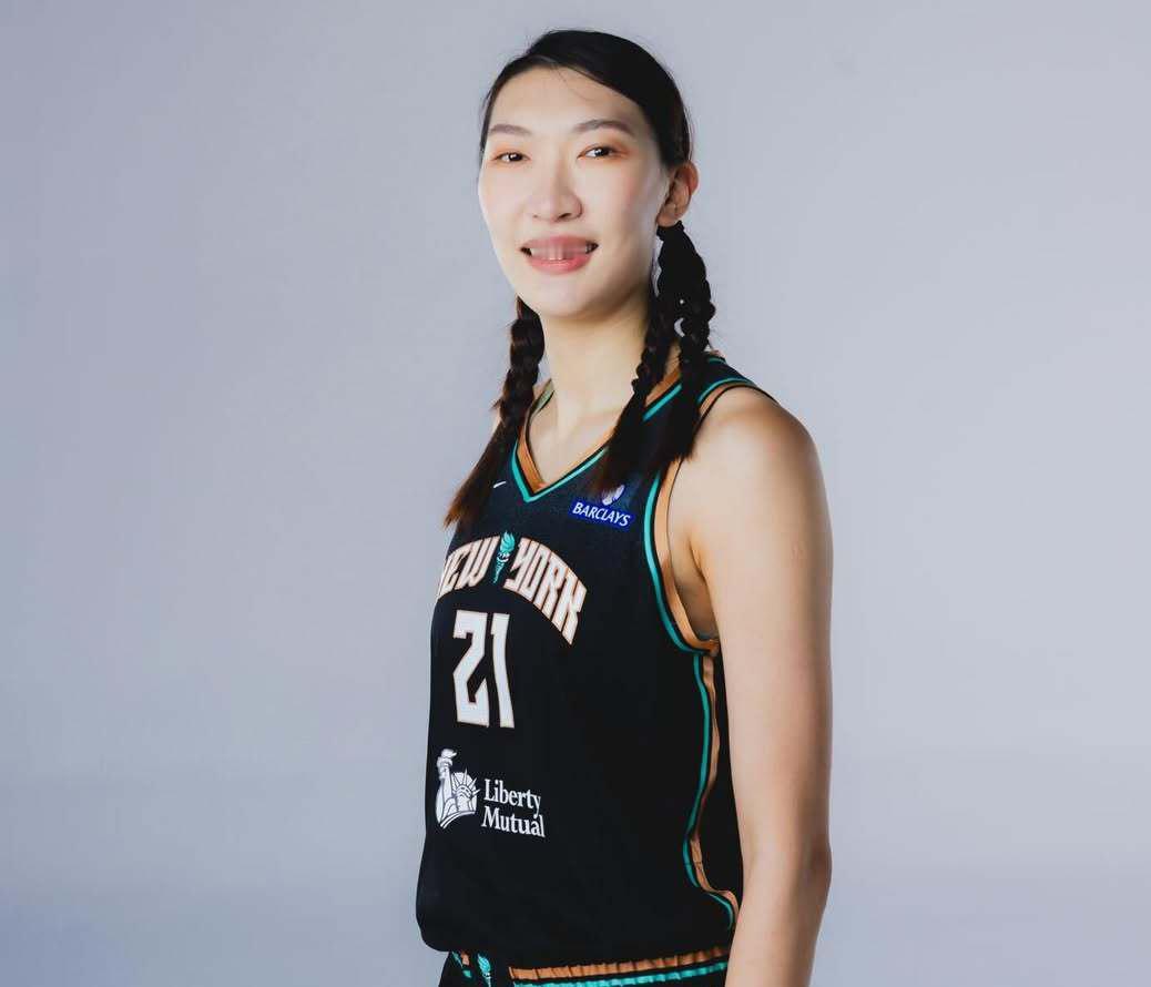 韩旭完成2026赛季WNBA常规赛首战就在刚刚，中国女篮球员韩旭在美国女子篮