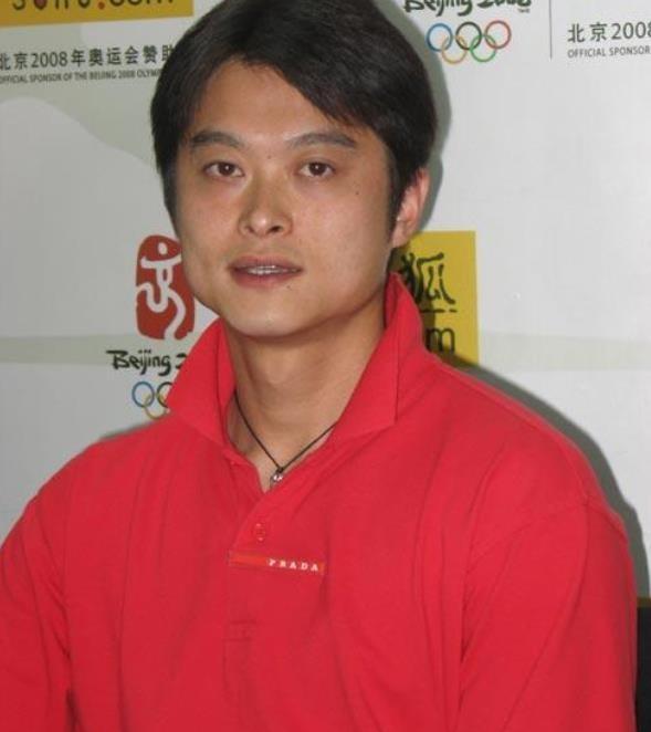 有很多观众球迷对五星体育嘉宾解说员李彦是上海并不知名球员这一说法不认可，其实上海