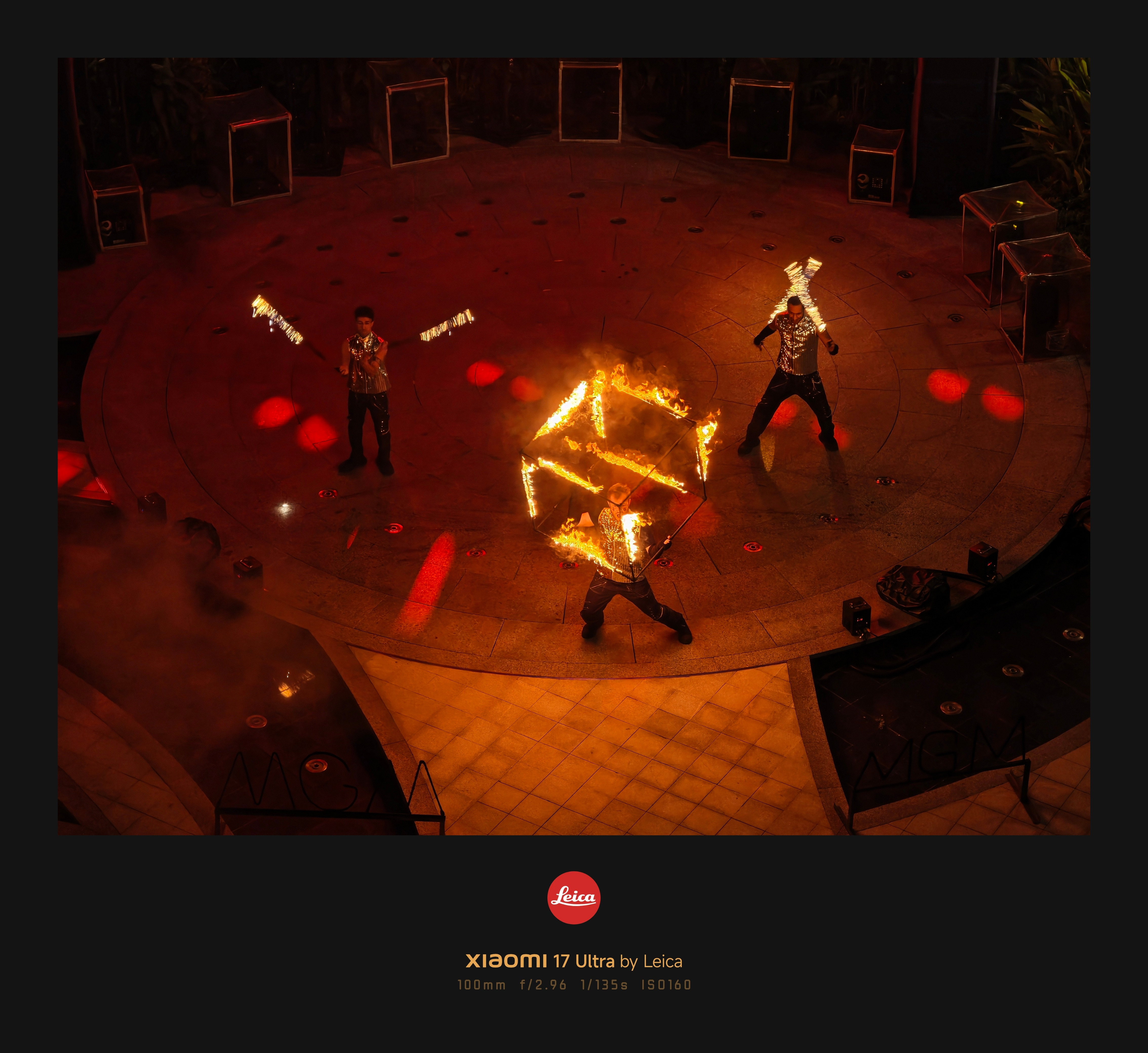 小米17Ultra首发评测这一代的夜景长焦表现要好很多。