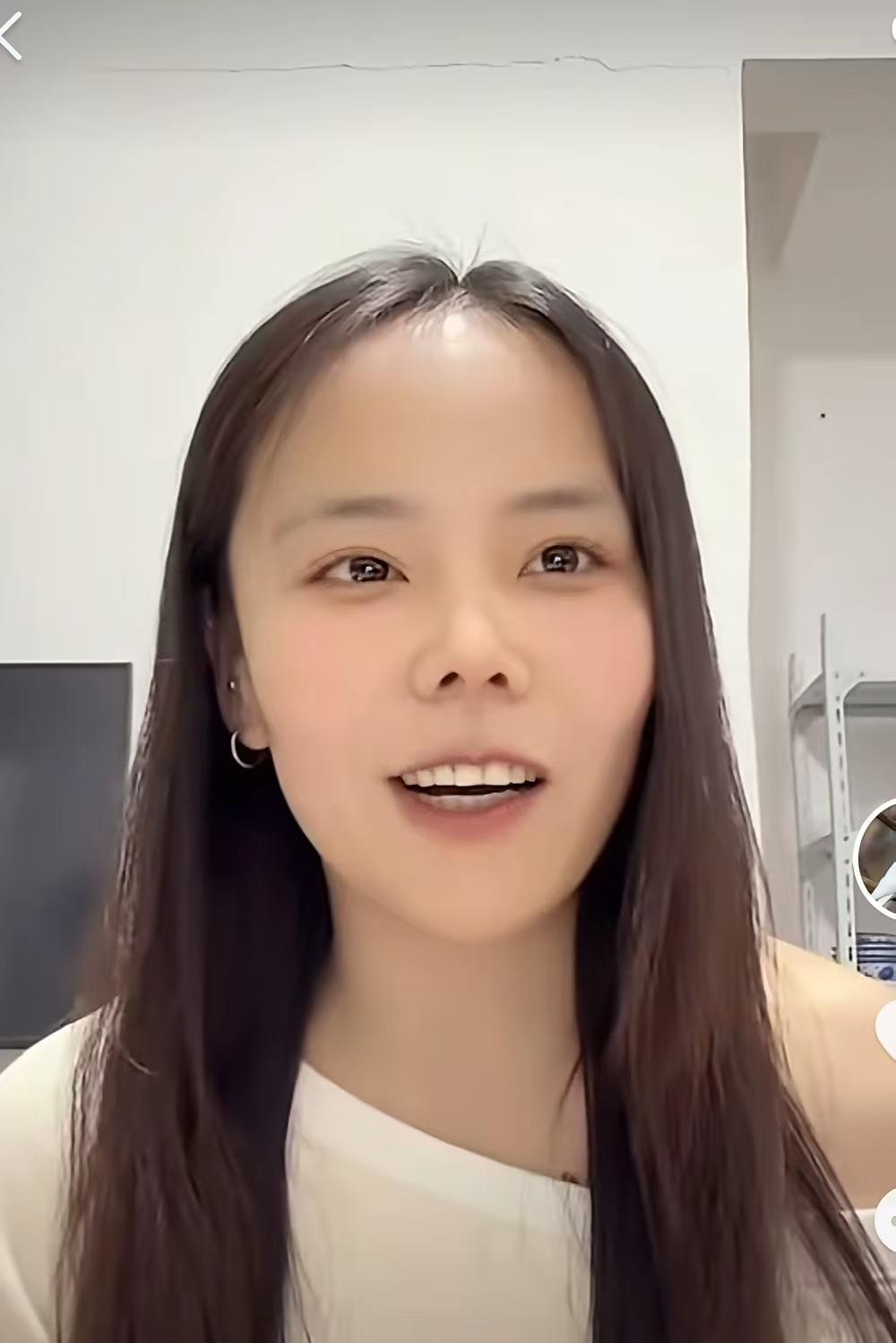 粉丝调侃熊磊，“28事件”让你成为了富婆，不是熊家的儿子她不出钱，老杜亲戚凑8万