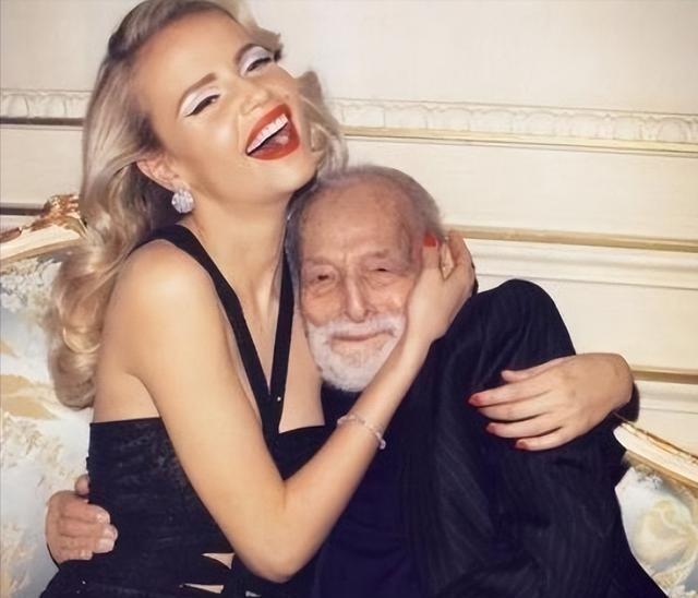 1994年，89岁高龄的石油大亨，娶了26岁脱衣舞女郎，新婚才14个月后，石油大