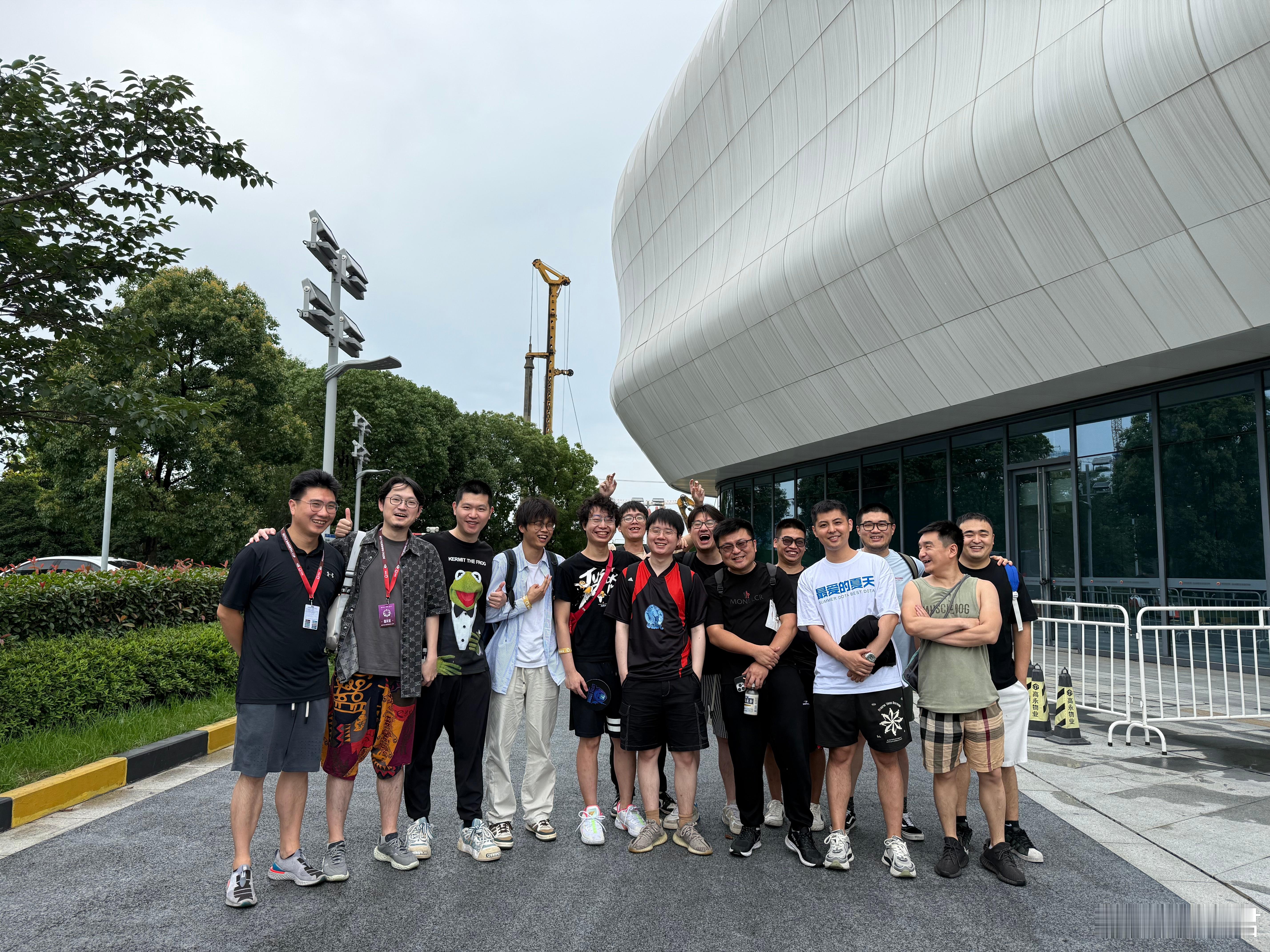 上海Dotaer篮球群的各位大哥们在老头杯现场留念dota2不朽杯鲷哥夺冠不朽杯