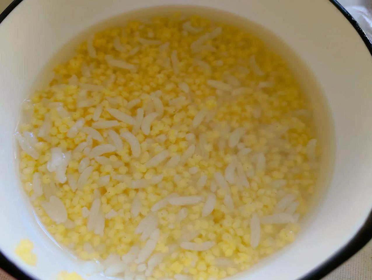 退休生活：简单的周日午饭。周日是我全天休息的日子，不应该做午饭。可是，老公在家