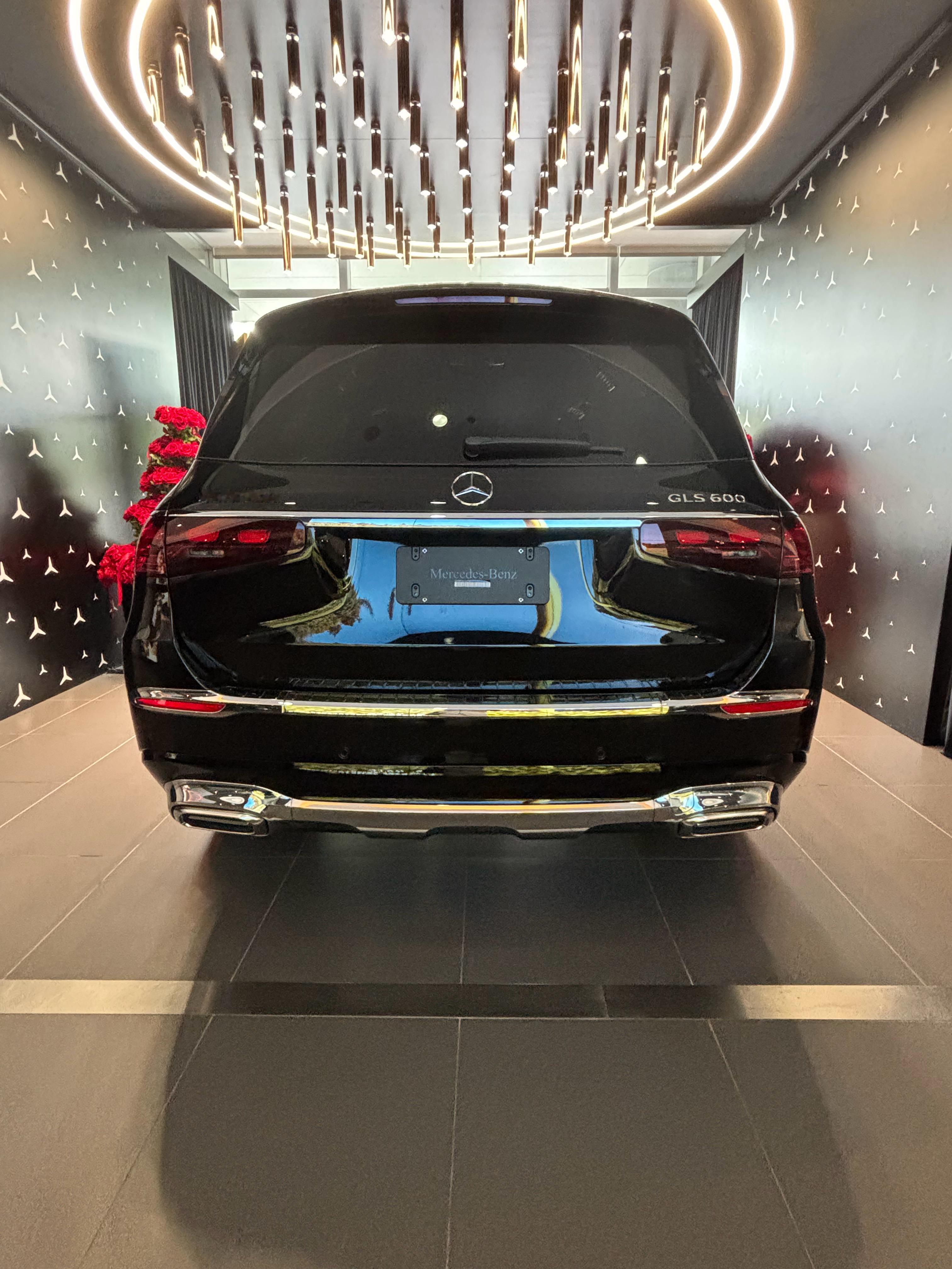奔驰GLS600迈巴赫礼乐交付上海客户夯爆了…[春游家