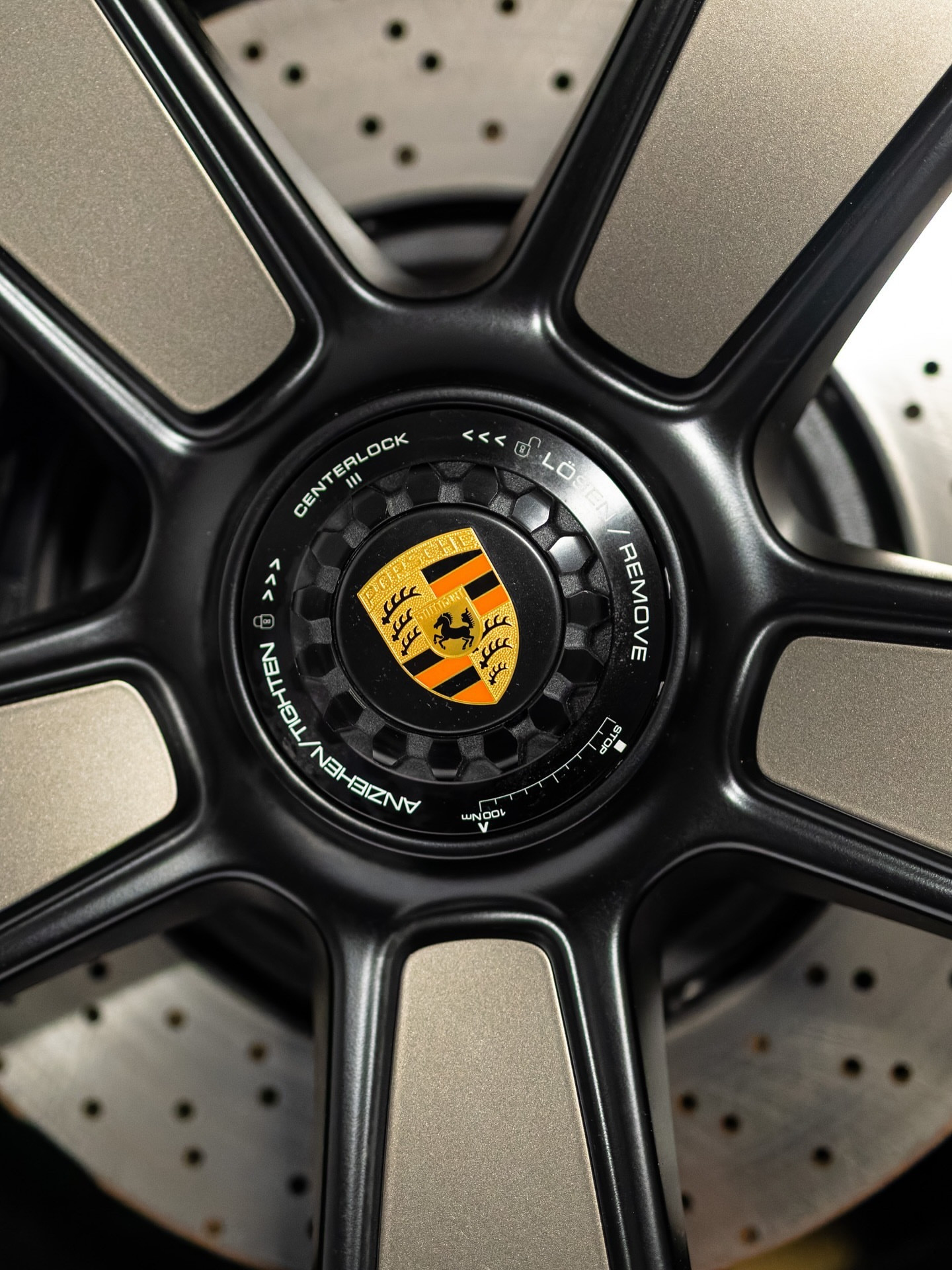 一个对保时捷最富有表现力时代的现代致敬。2026年保时捷911精神70车型旨在庆