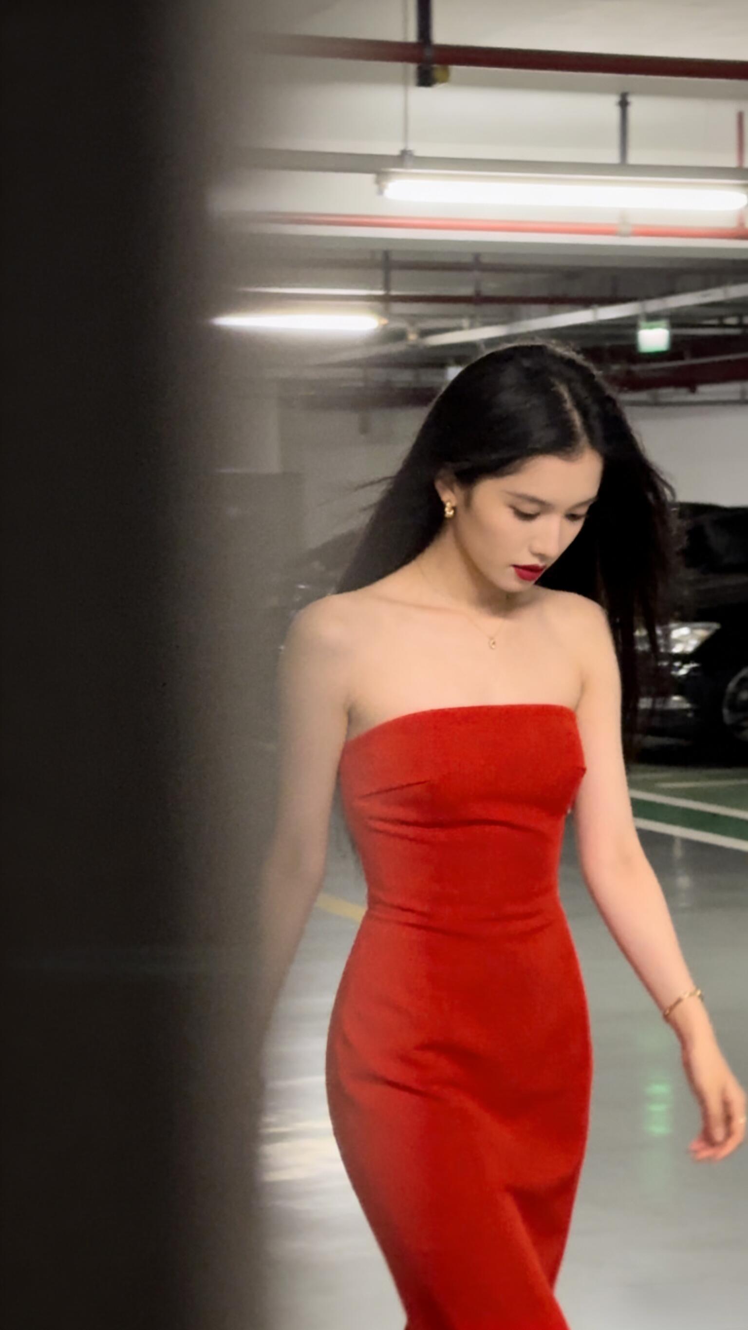 张婧仪绝美站姐照片