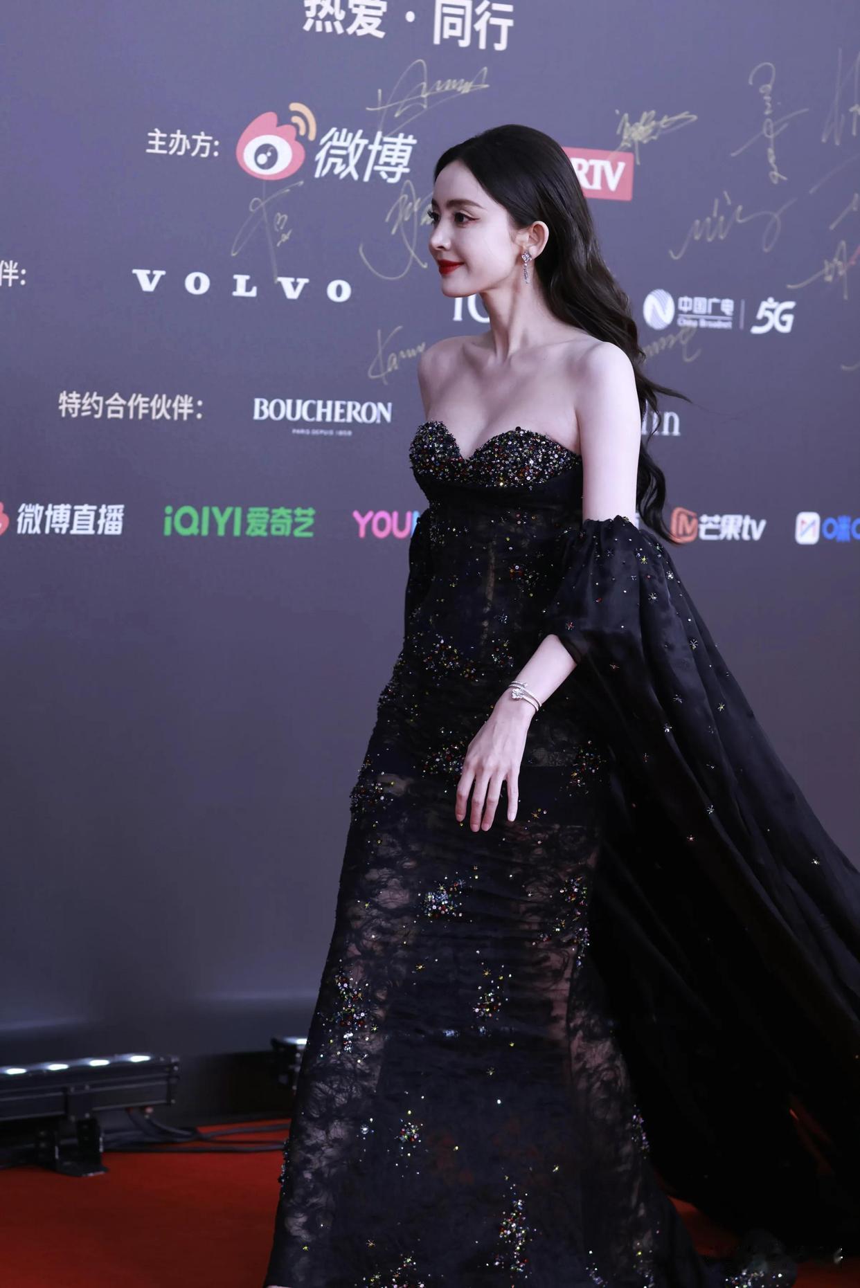 古力娜扎大胆的透视裙