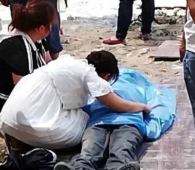 男子入赘到女方家，与妻子育有2个儿子。30余年后，男子不幸坠亡，获赔偿款82万元