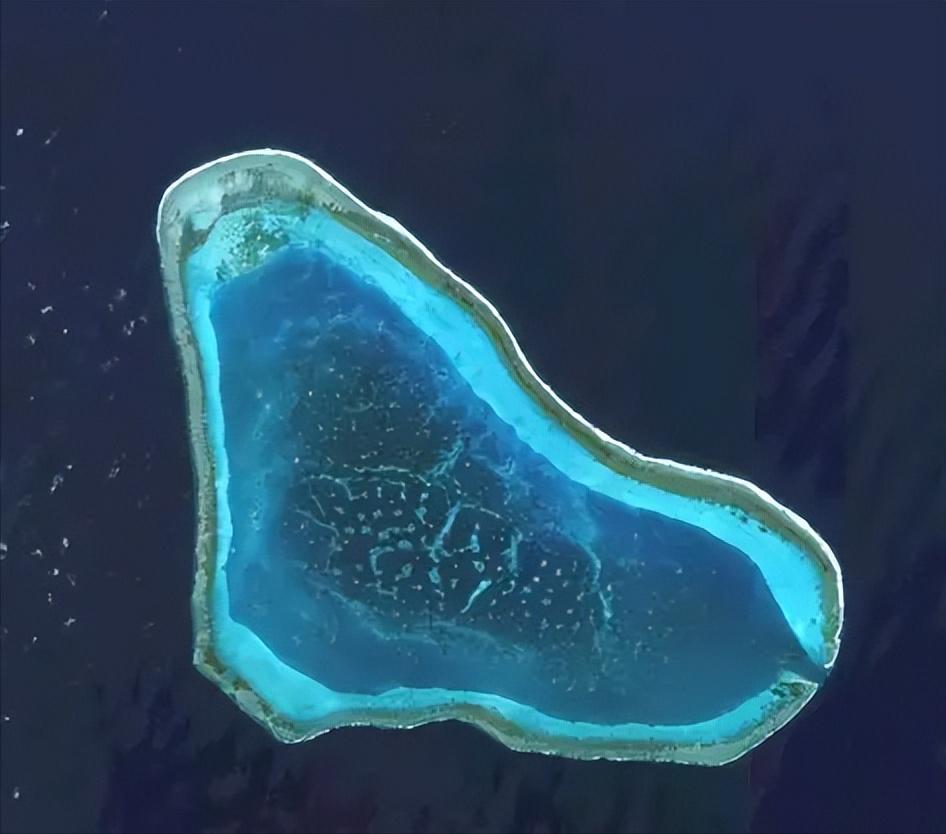 十年仲裁闹剧，换回一脸青肿！路透社这两天替菲律宾喊冤，说虽然十年前那场所谓的“
