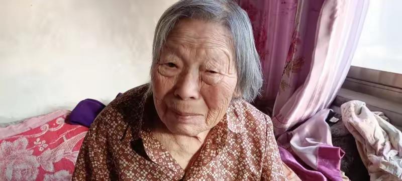 婆婆伺候儿媳妇十二年，儿媳妇不但不领情，还说是她自愿来的，谁也没请她来，不愿意在