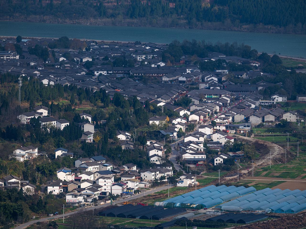 昭化古城，古称葭萌，在国内算是保存较好的一座古城了。有别于其他的古城，统一“打造