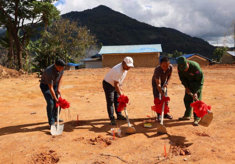 缅北果敢地区重建小学，由果敢地区政府拨款，预计总投入人民币118万元，总建筑面积