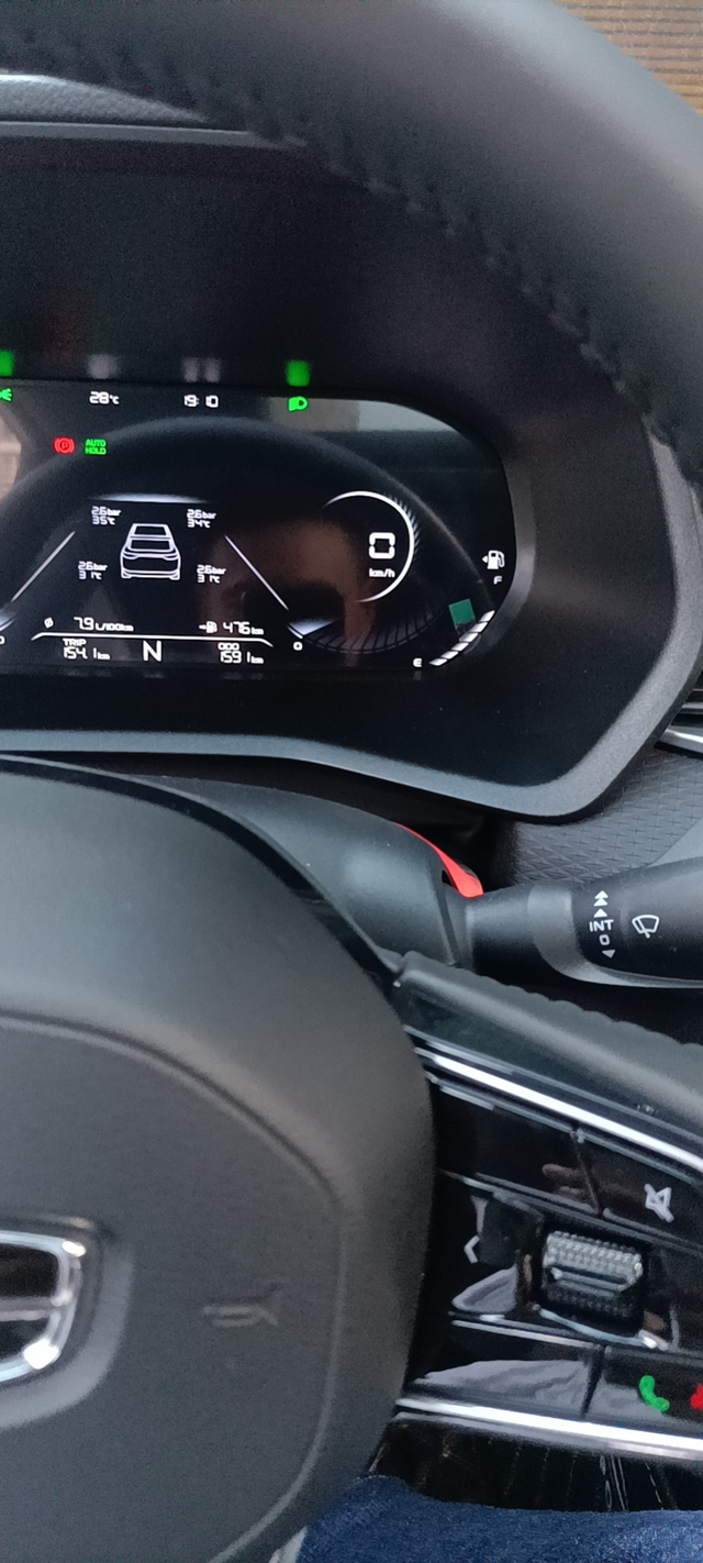 4代帝表工业辣鸡换壳车首先本人真实感受，不是黑，第一这车油耗高，发动机小马拉大