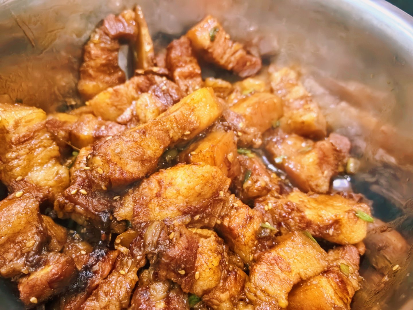 今天做了红烧肉，就是感觉没怎么上色，味道是好吃的[哭哭]​​​