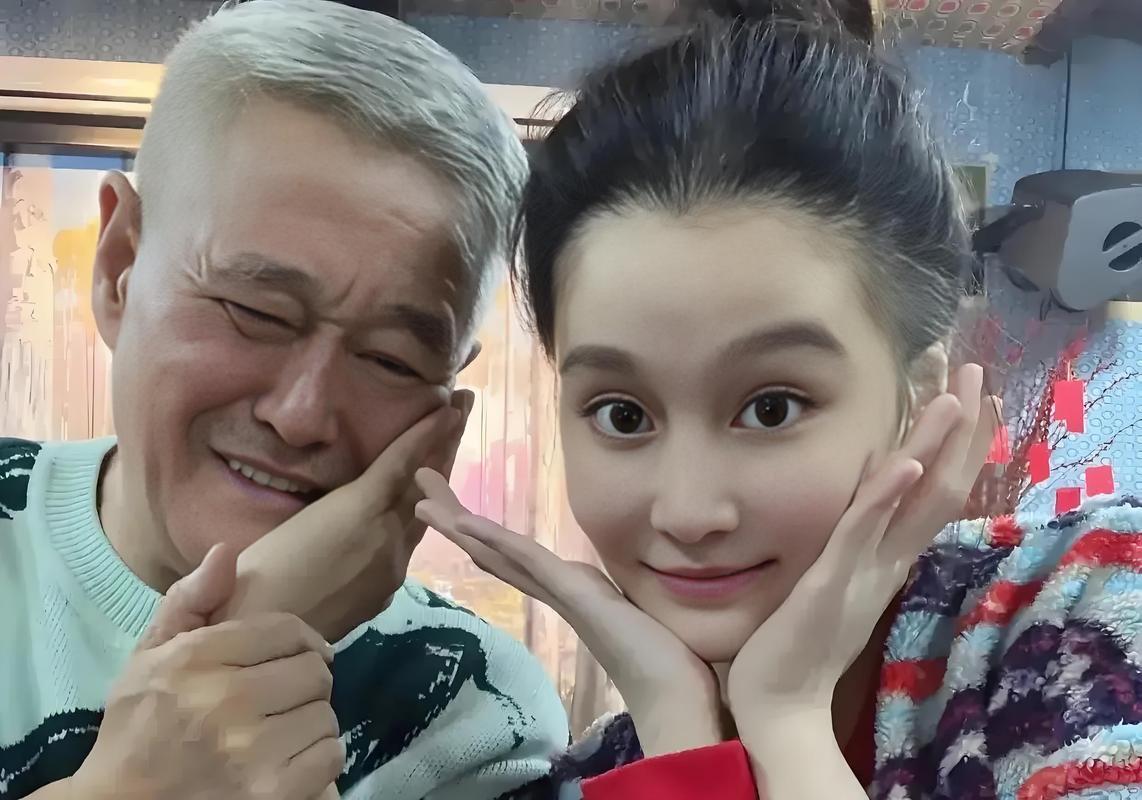 球球两次保姆相关争议完整回应梳理一、近期热搜：网传一家三口配6名保姆炫富争