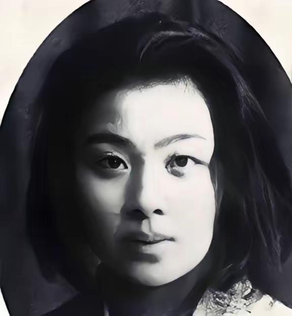 1980年，76岁的丁玲，发文痛骂78岁的沈从文：“贪生怕死的胆小鬼，斤斤计较个