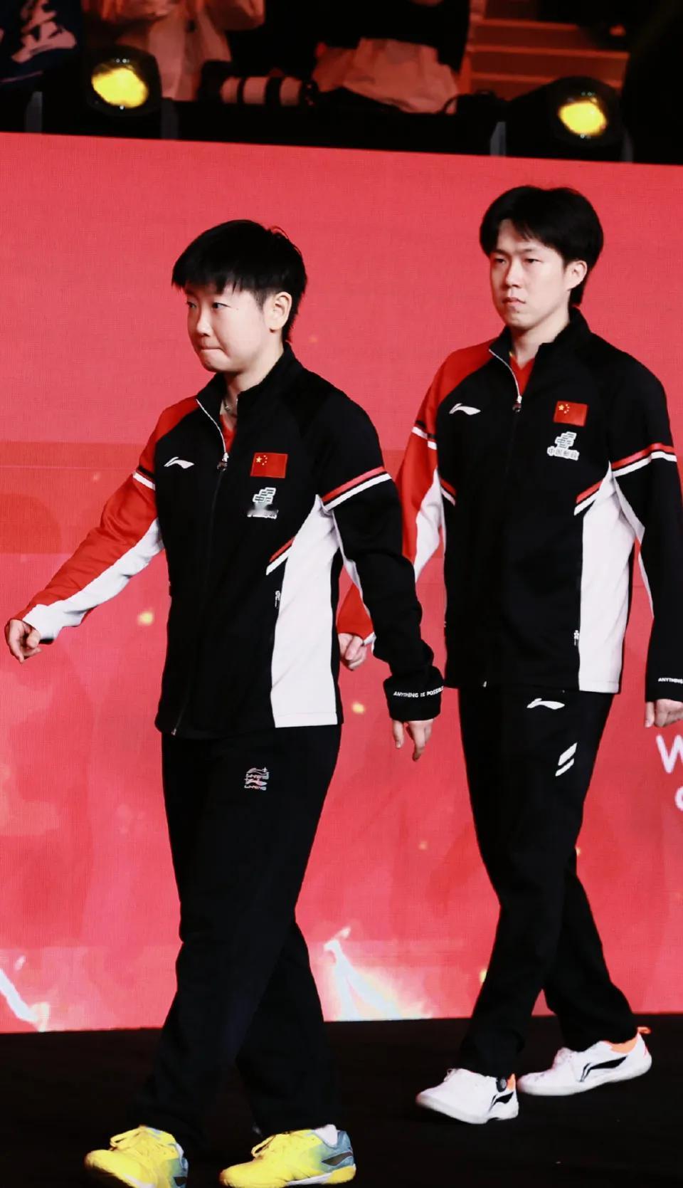 王楚钦的一句回答彰显了大格局！说到打混双和打男单的不同，大头说打混双我特别踏