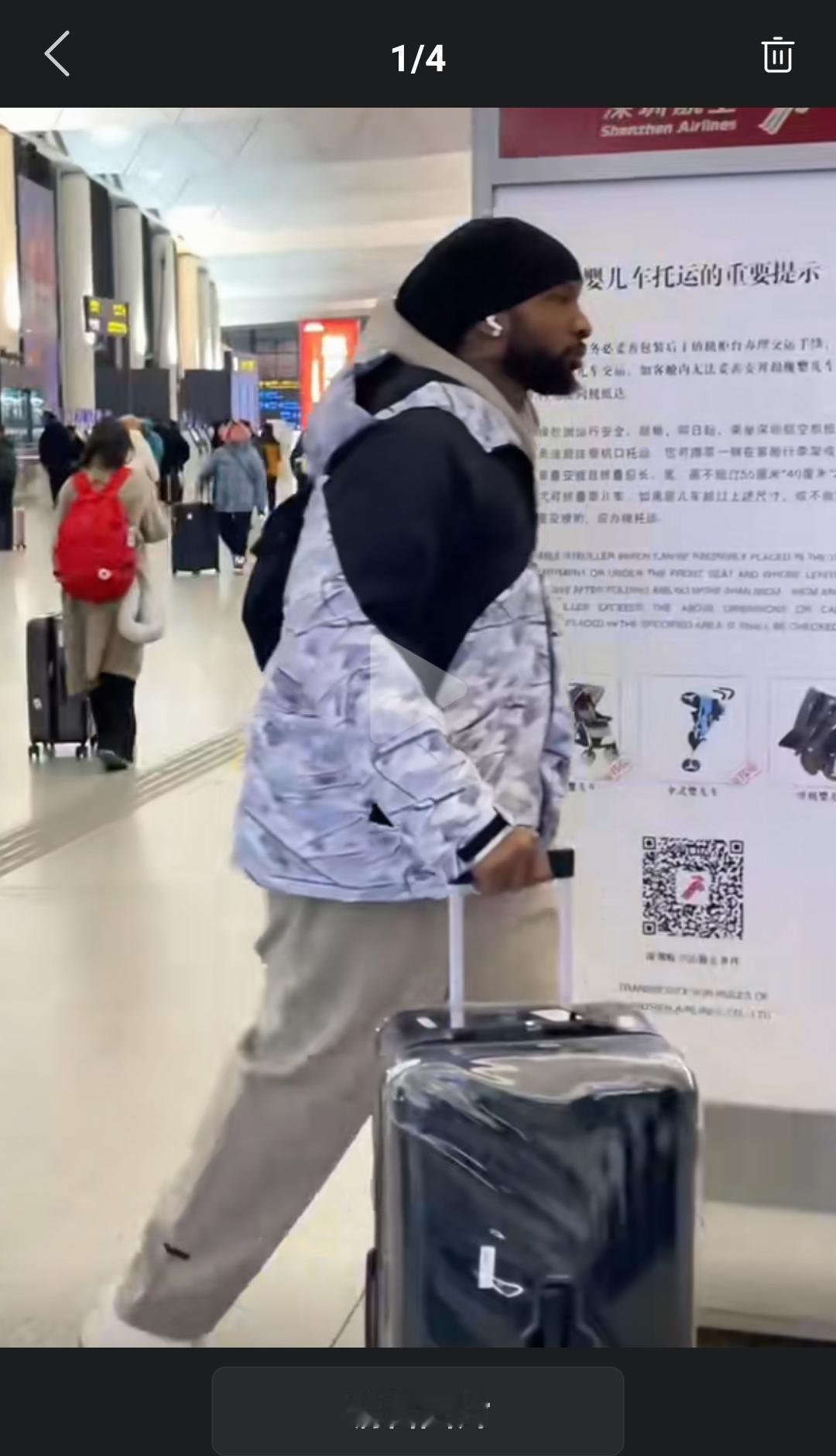 辽宁男篮休赛，两外援离境，沈阳桃仙机场被球迷“攻陷”！弗格、莫兰德登机那一刻，