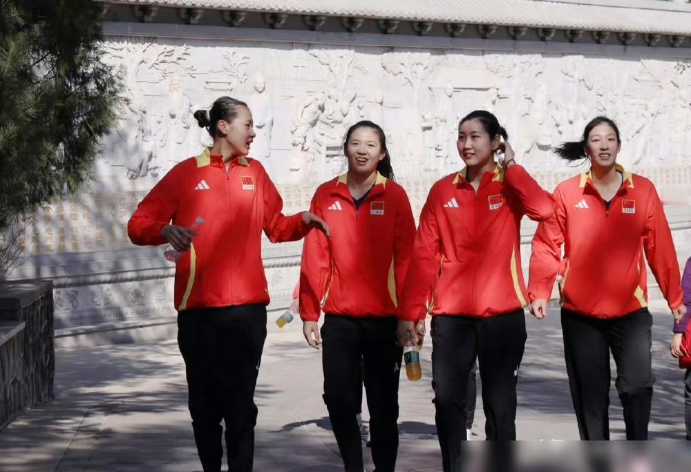 刁琳宇、王梦洁缺席女排跑山，你真以为是教练组“仁慈”保护？别傻了。竞技场哪有温情