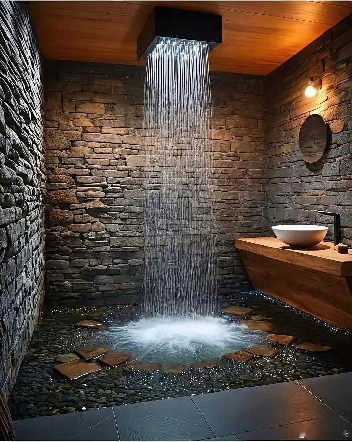 水帘洞浴室，这种设计你喜欢吗？​​​