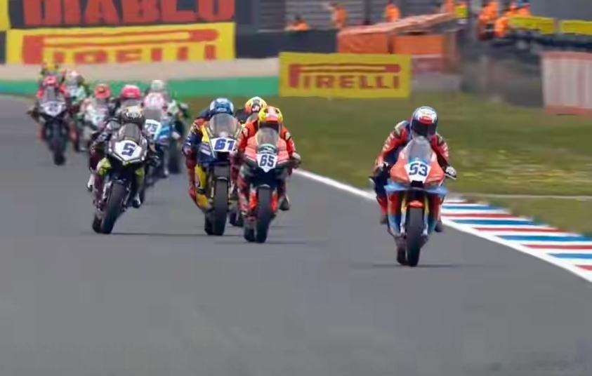 张雪机车为什么被罚遗憾失台！WSBK荷兰站首回合：张雪机车德比斯末圈犯规，从第