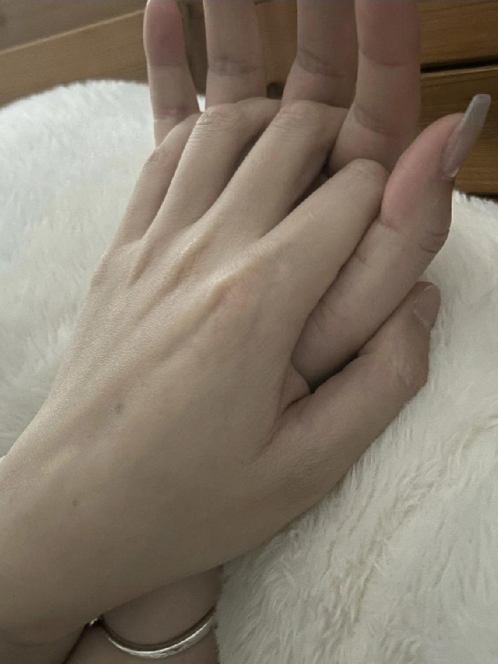 我妈说我俩有病，结婚20年了还一起洗澡。起因是她来家里住了一周，发现我和我老