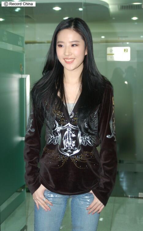 刘亦菲这个妆容好嫩啊​​​