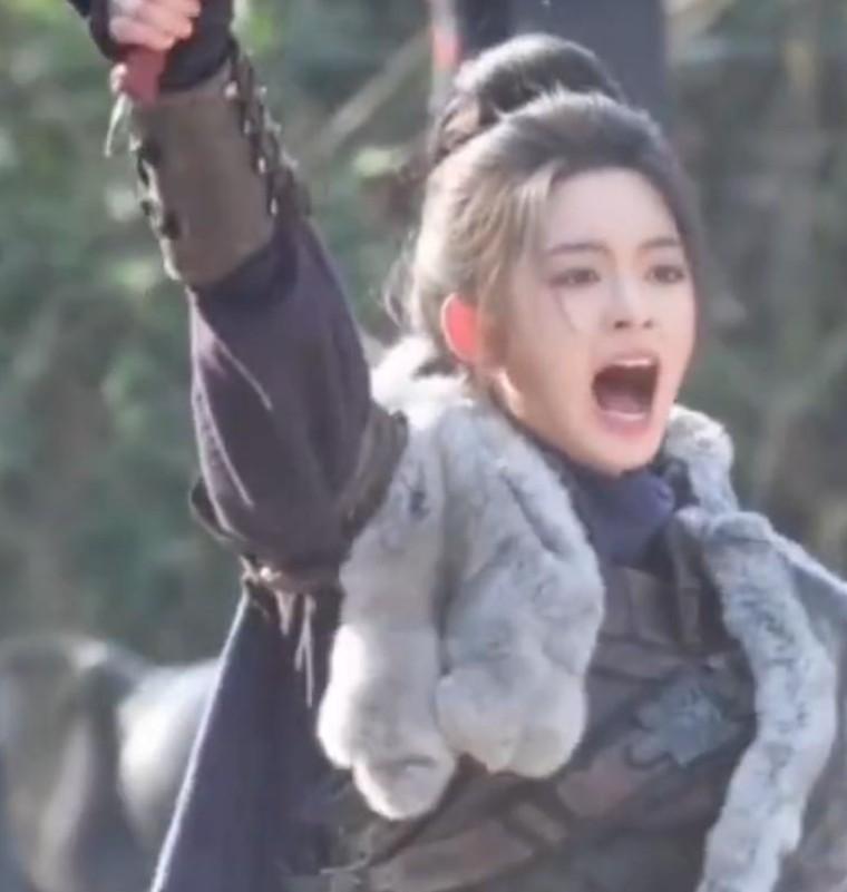 黄杨钿甜情绪失控自曝“天价耳环”内幕，主要表示自己就是被冤枉的！ “你奈我何