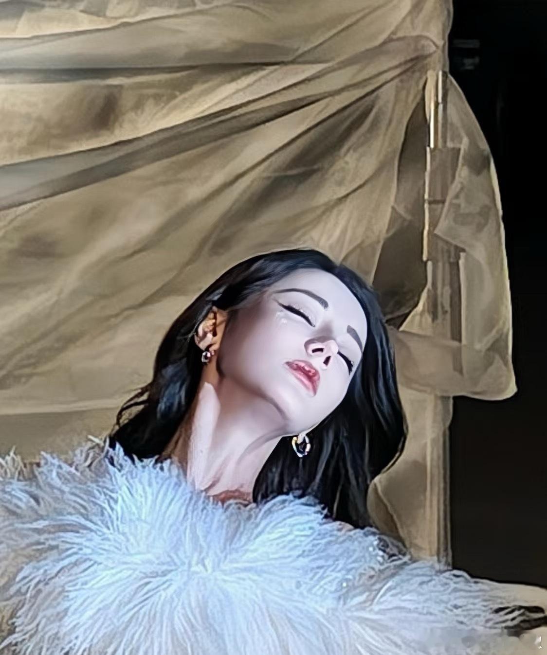 感受下迪丽热巴浓颜的冲击力，面部折叠度太惊人