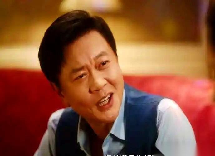 要说演艺圈里的“怪人”，冯嘉怡绝对算一个。放着好好的大老板不当，公司业务甩给手