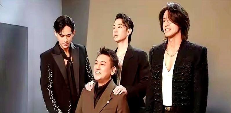 F4合体巡演，朱孝天却不在阵容里。这事儿就挺微妙的，有说法是他合作起来麻烦，