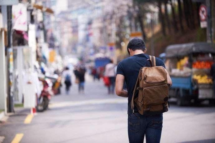 民办高校的天快塌了。据媒体报道，全国多地民办高校出现大量缺额。广东某民办