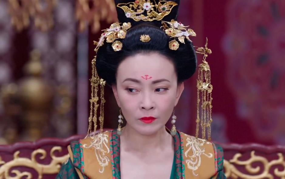 762年，皇后张良娣暗中策划铲除宦官李辅国和程元振，事情败露后，李辅国带着全副武