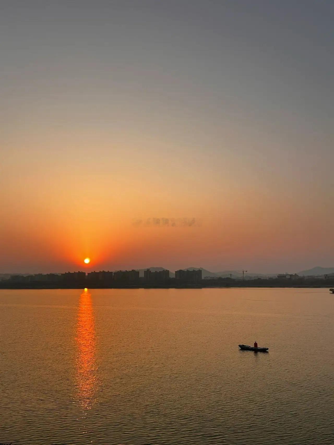 跨年行情，紧盯这几个板块：1、电力、电力设备：电力结构改革、电力需求、电力安全、