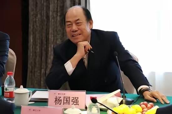 碧桂园的财报现在真的不敢看，实在是太辣眼睛了。集团总资产约9093.28亿元，总