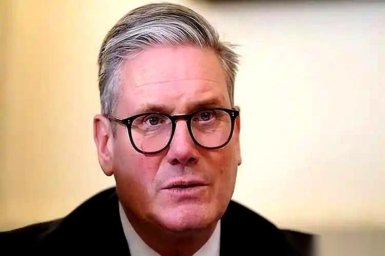 我给你讲个事儿，你听听有多离谱。咱花了快4亿美元真金白银，把一家快倒闭的英国公