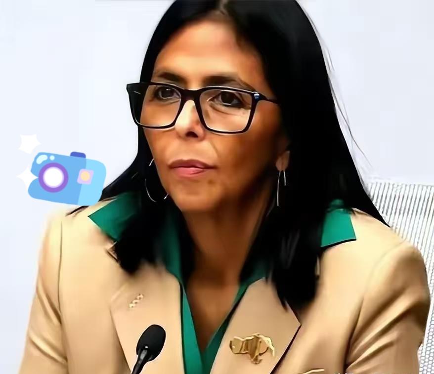 委内瑞拉上演了最魔幻的一幕。那个上台后推动石油收入由美方托管、开放油气合作，被