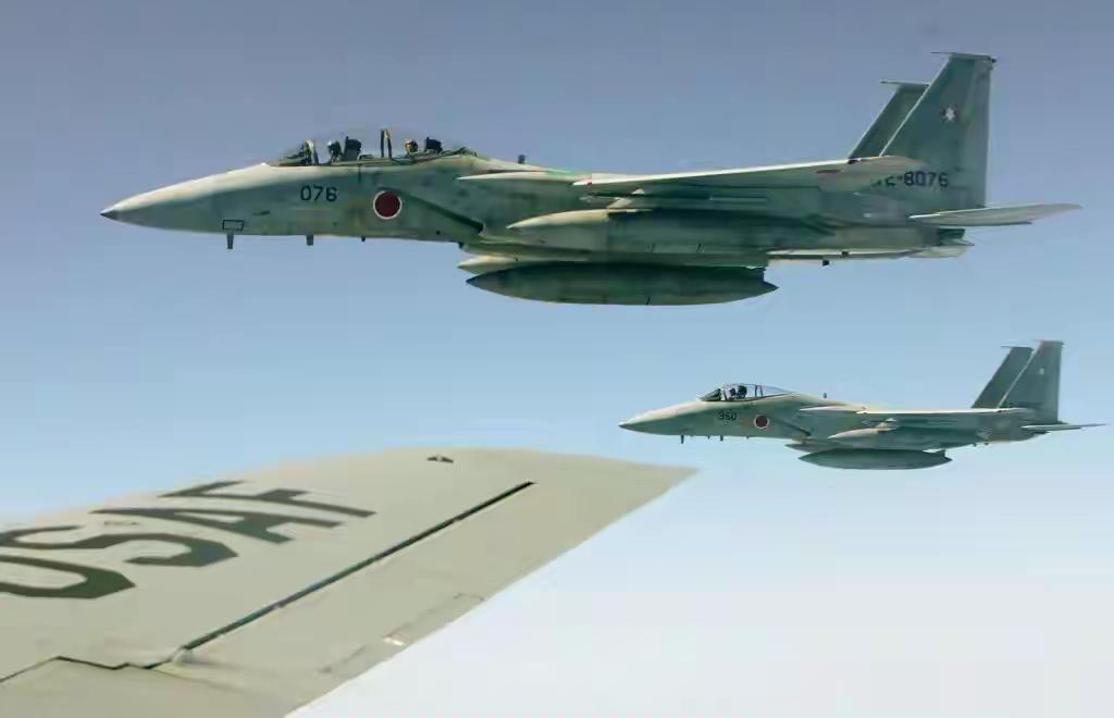 日本自卫队被吓得不轻，庆幸捡回一条命。要怪就怪你们的首相乱说话吧！前两天，