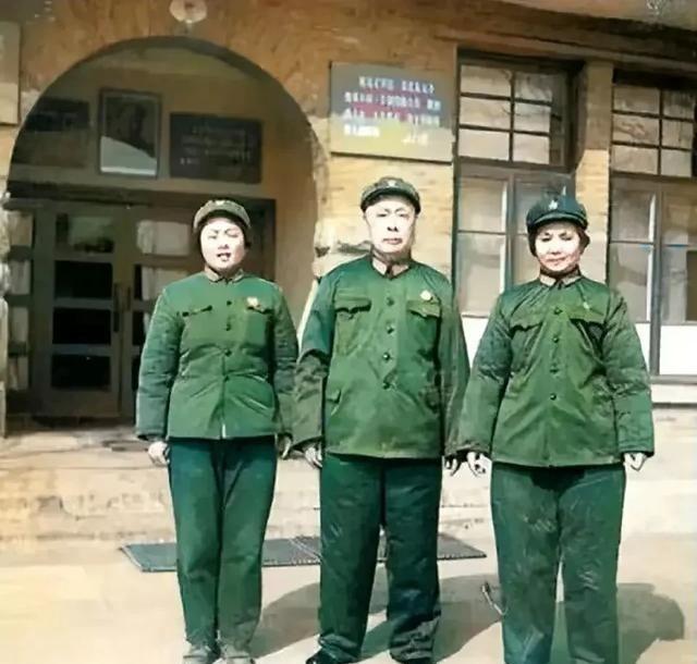 1967年10月18日晚上，陈毅一家人在中南海庆云堂的家里吃了最后一顿“团圆”饭